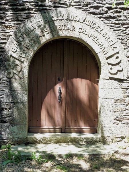 Porte de la chapelle de Coat Keo. Scrignac (Bretagne).